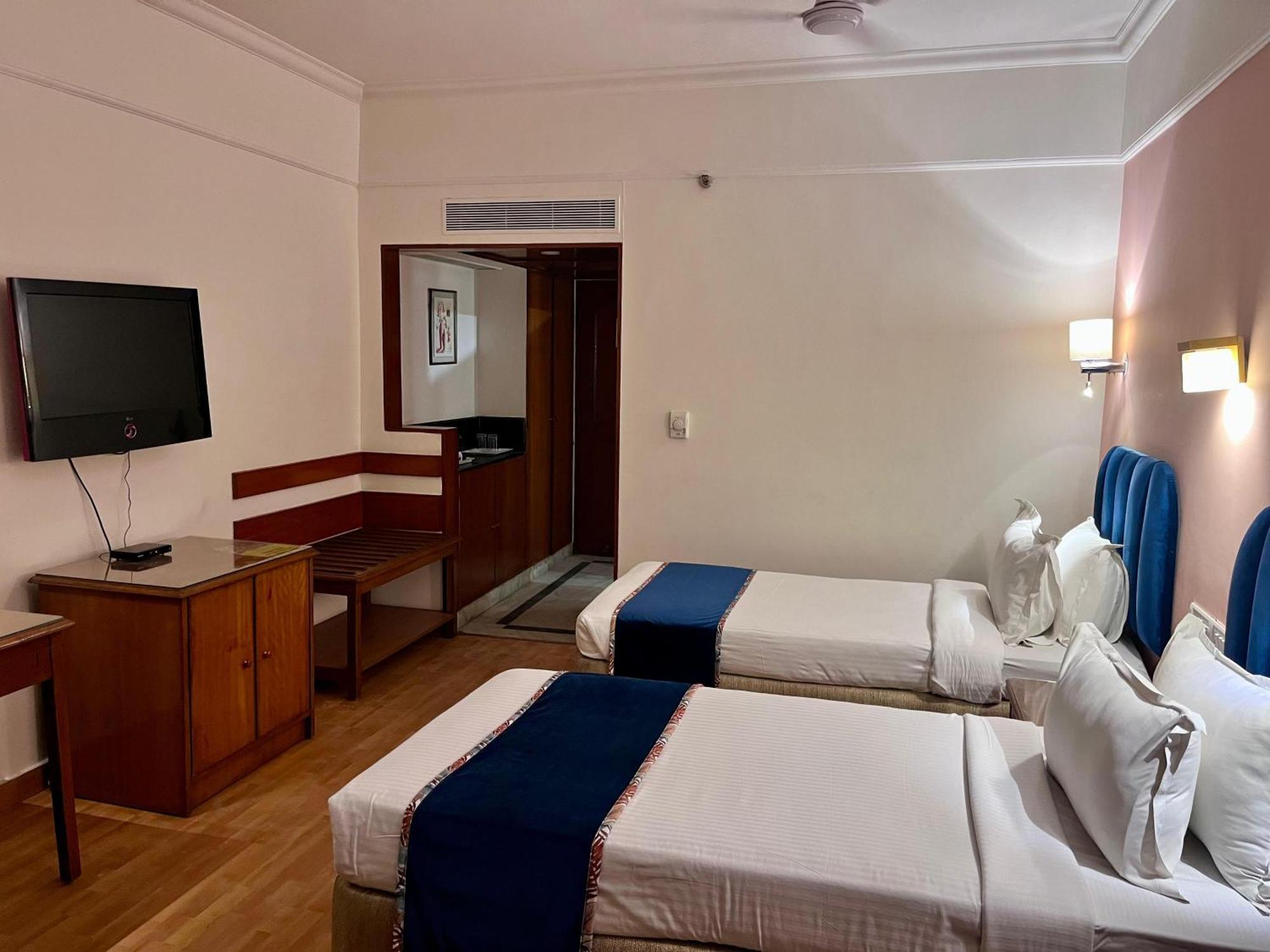 Katriya Hotel&Tower Hyderabad Bagian luar foto