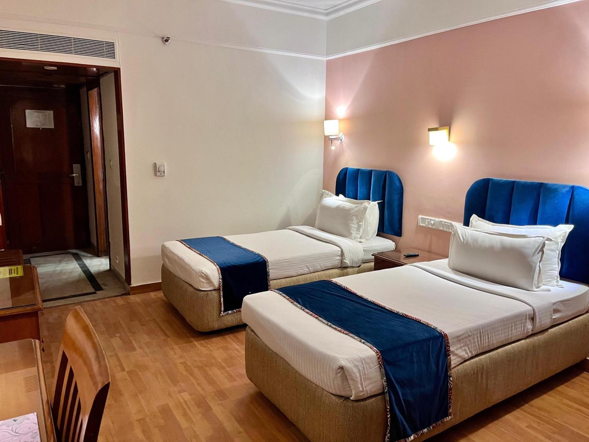 Katriya Hotel&Tower Hyderabad Bagian luar foto