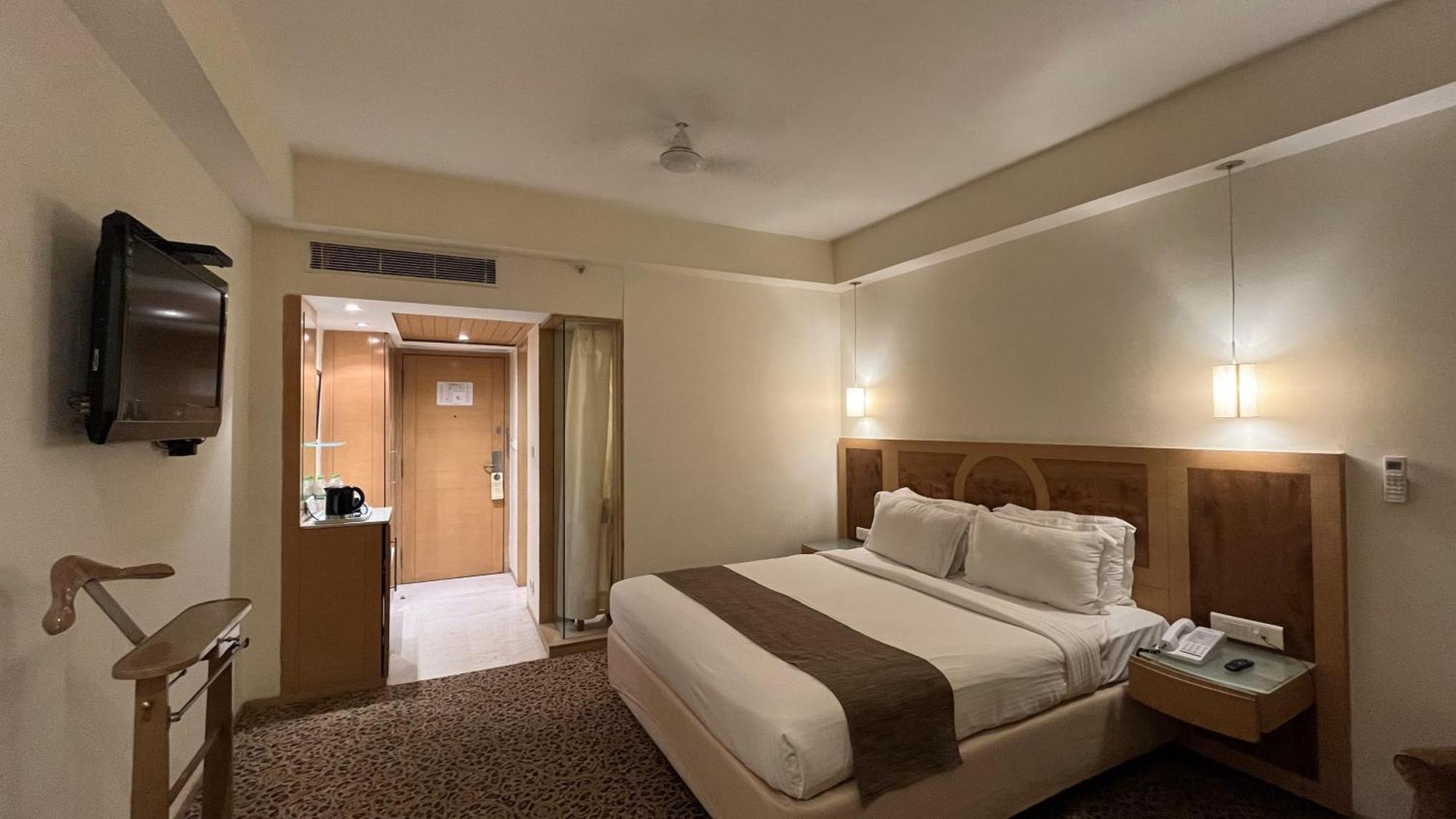 Katriya Hotel&Tower Hyderabad Bagian luar foto